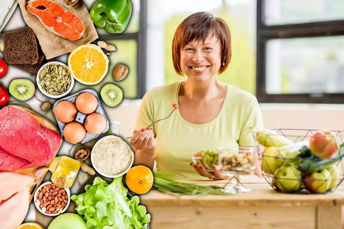 Mujer comiendo saludable y conjunto de alimentos sanos