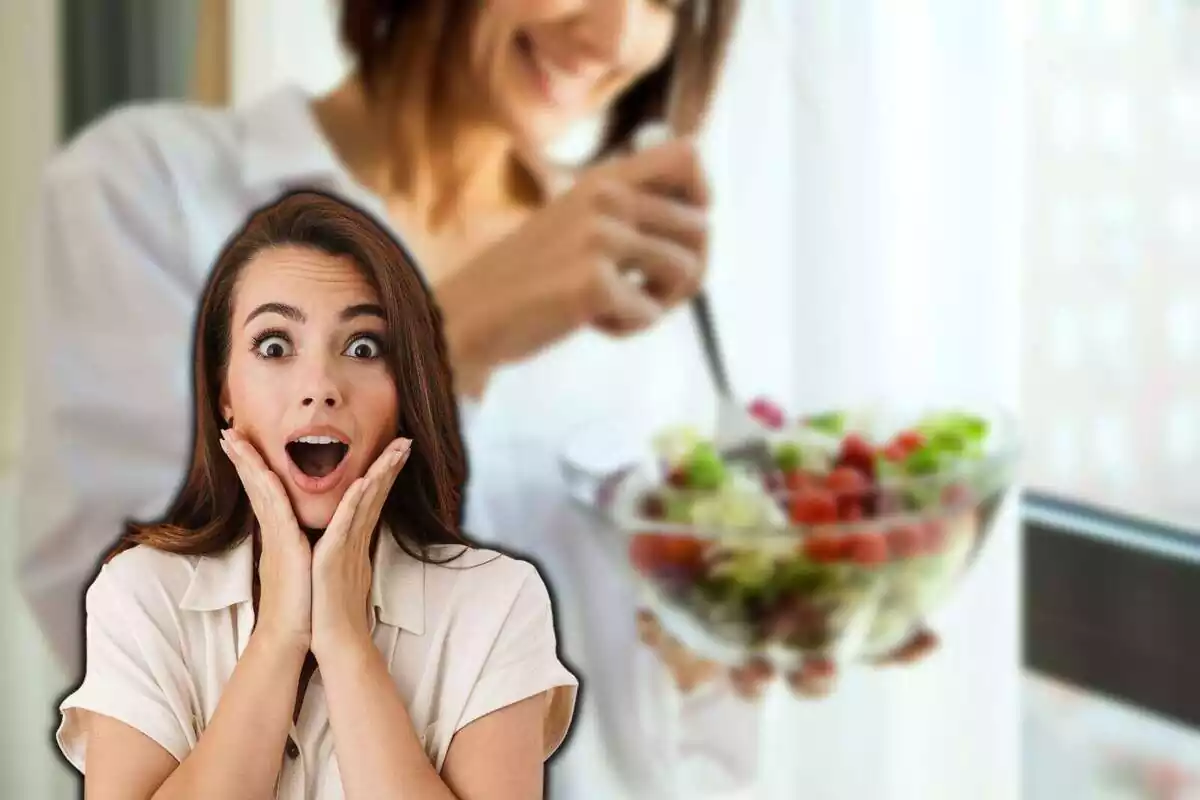 Mujer sorprendida y chica comiendo bol de ensalada