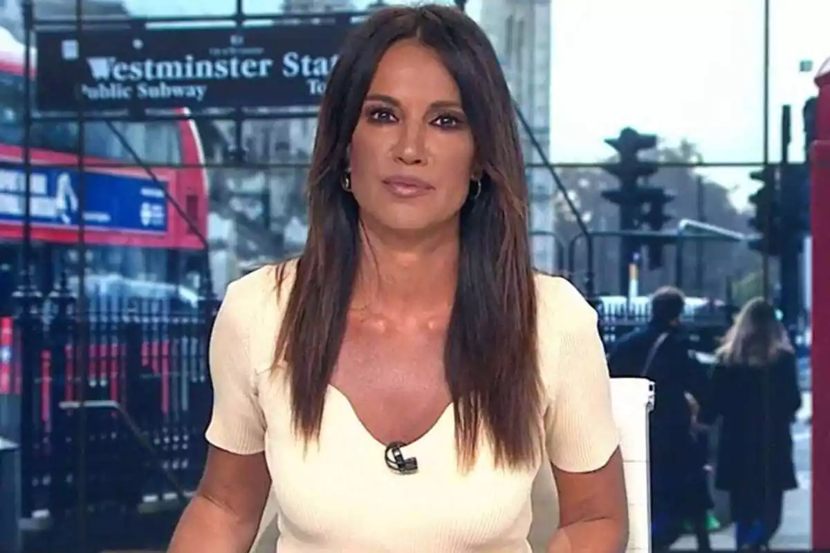 Cristina Saavedra, presentadora de La Sexta, en una emisión en directo