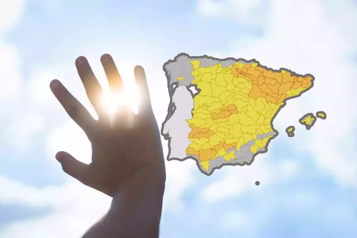 Montaje de una mano tapando el sol y un mapa de España mostrando las alertas por calor